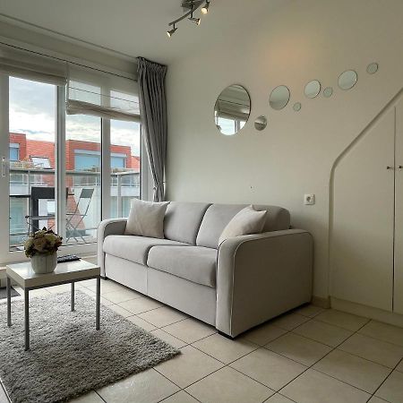 Penthousestudio Gaudi met zonneterras en zicht op zee Appartement Nieuwpoort Buitenkant foto
