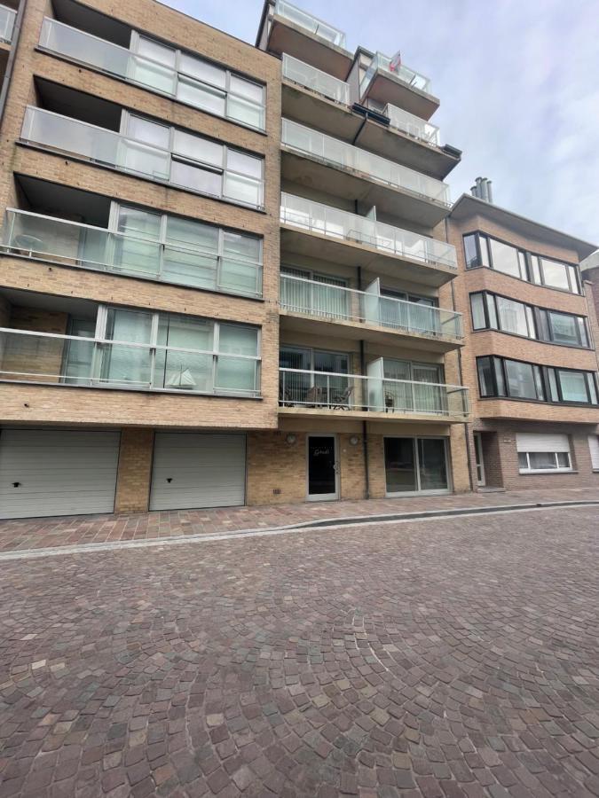 Penthousestudio Gaudi met zonneterras en zicht op zee Appartement Nieuwpoort Buitenkant foto