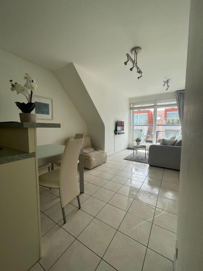 Penthousestudio Gaudi met zonneterras en zicht op zee Appartement Nieuwpoort Buitenkant foto